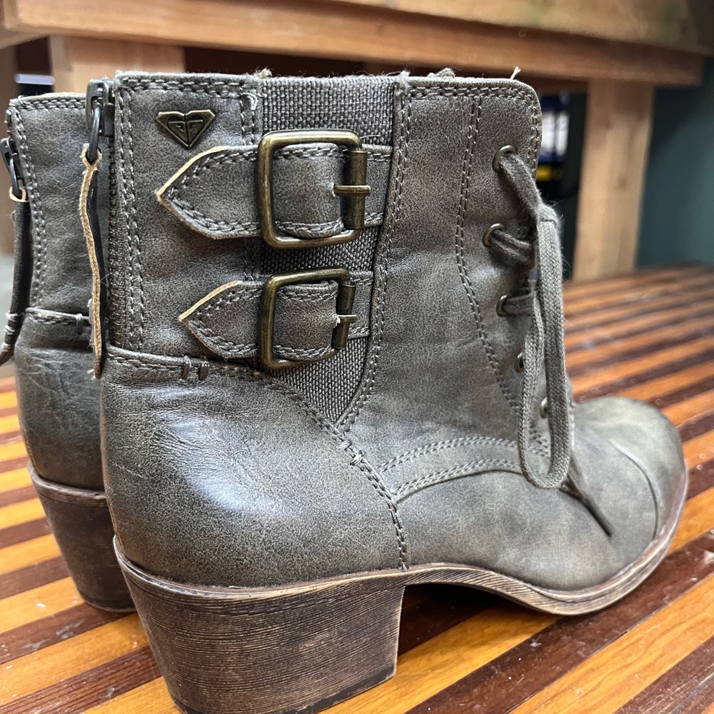 Cute lace up Roxy ankle boots with buckle detail